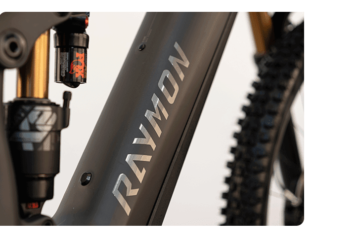 <h2>The evolution of bike DNA.</h2>
<br />
<div class="ewa-rteLine">Raymon stands for 100 years of bike DNA. Some also call us the inventors of the e-mountain bike or the visionaries of the bicycle industry. But to be honest, we simply can't help it: driven by our love of bikes, we are always pushing the boundaries.</div>
<div class="ewa-rteLine"><strong>Our goal:</strong> high-end riding pleasure. How do we deliver that? By designing our bikes without compromise.</div>
<div class="ewa-rteLine">&nbsp;</div>
<div class="ewa-rteLine">With the Tarok, we are now taking it to the next level - the</div>
<div class="ewa-rteLine">the fusion of rider, bike and tech.</div>