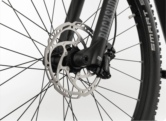<h2>Legacy in Every Ride.</h2>
<br />In den letzten 100 Jahren unserer Familiengeschichte haben wir gelernt, was ein gutes Bike wirklich ausmacht. Manche nennen uns die Erfinder des E-Moutainbikes oder die Vision&auml;re der Fahrradindustrie. Beim Hardray gehen wir zur&uuml;ck zum Ursprung, kombiniert mit der komfortablen Technik von heute.<br /><br />Damit ist das Hardray f&uuml;r alle, die mit einem E-Mountainbike auch mal neue Wege entdecken wollen. Ohne viel Schnickschnack &ndash; ein Bike, das auf das Wesentliche reduziert ist und dir trotzdem alles bietet, was du f&uuml;r dein n&auml;chstes Abenteuer brauchst.